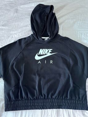Nike women’s cropped Black Hoodie